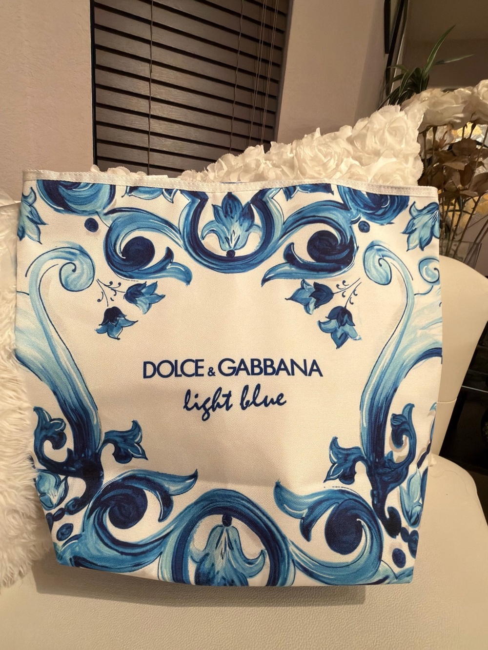 Dolce & Gabbana light blue White Tote/cooler with Blue Floral - Picture 7 of 7
